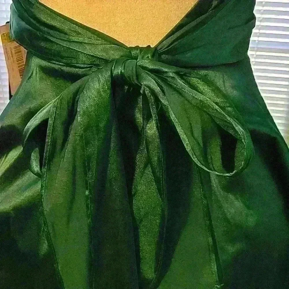 🌺 HOST PICK 🌺 Elegant Green Satin Mini Dress | NWT - Picture 4 of 6